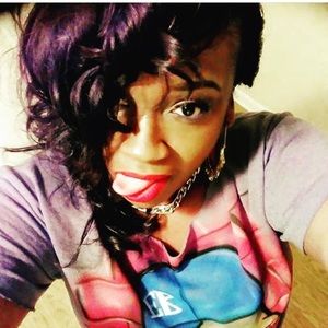 Meet your Posher, Ebony